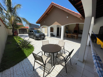 Casa linda, 3 dorms, 1 su�te, a 400m da praia - Baln. Tupy