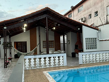 Casa Padr�o Regular 100 metros da praia pr�ximo de tudo