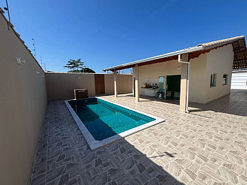 Casa com 3 Dormit�rios e Piscina � Venda em Itanha�m � 420m�